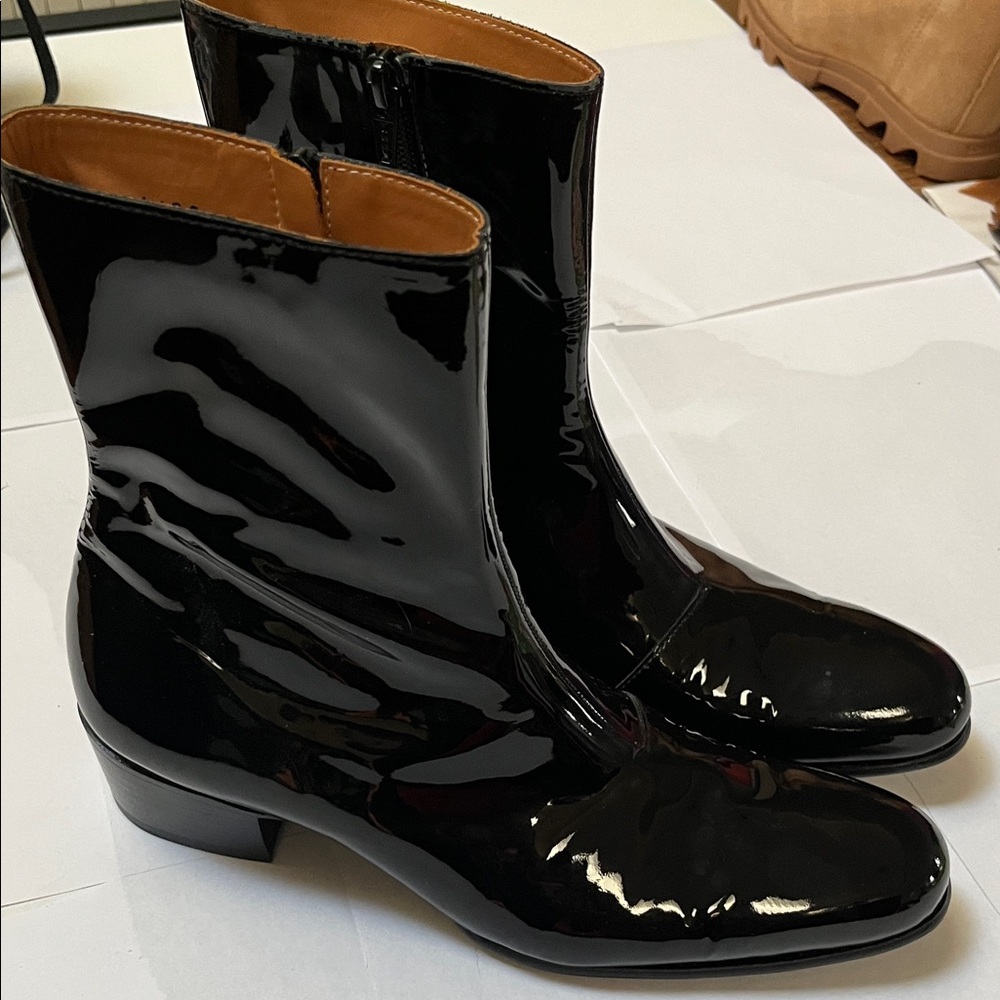 FLUEVOG  Glossy Black ankle BOOTS! 8.5m - Picture 2 of 7